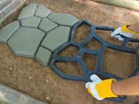 https://housecallsdiy.com/uploads/projects/6921-32-WalkMakerCountryStoneRotate.jpg