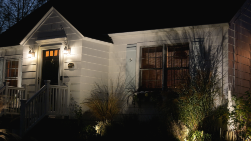 https://housecallsdiy.com/uploads/projects/Brian_Landscape_Lighting.png