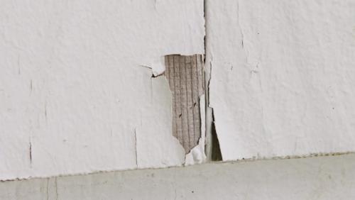 https://housecallsdiy.com/uploads/projects/Chipped_Paint_Brian.jpeg