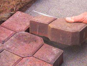 https://housecallsdiy.com/uploads/projects/Laying-Brick-Patio.jpg