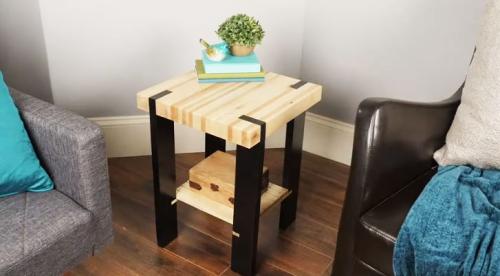 https://housecallsdiy.com/uploads/projects/Pallet-Table-Beauty-Shot.jpg