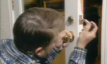 https://housecallsdiy.com/uploads/projects/Stuck_Door_Ron_House_Doctor.png