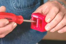 magnetizing a screwdriver