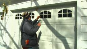https://housecallsdiy.com/uploads/projects/burglar-at-garage-door.jpg