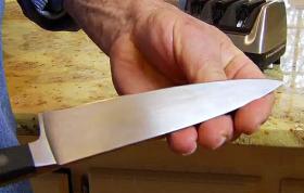 https://housecallsdiy.com/uploads/projects/holding-knife.jpg